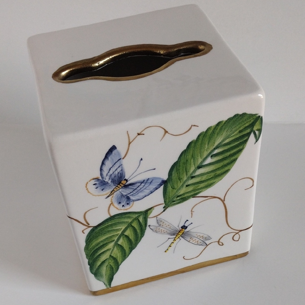 The Mane Lion Elegant White Tissue Box with Gold Accents